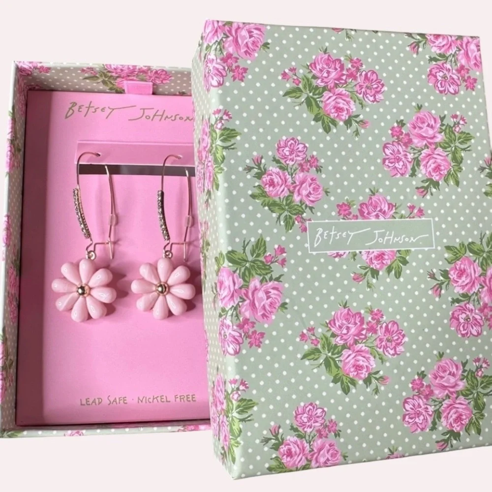 BETSEY JOHNSON SET Raffia, Pearls & Flowers 2 Pair Earrings Hippie Boho NEW NWT